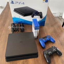 PlayStation 4 deux manettes